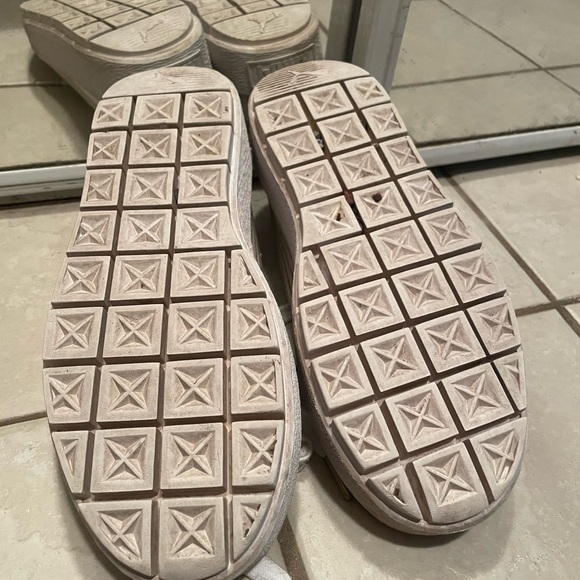 Puma platform sneaker, with gold stripe. - Picture 4 of 6